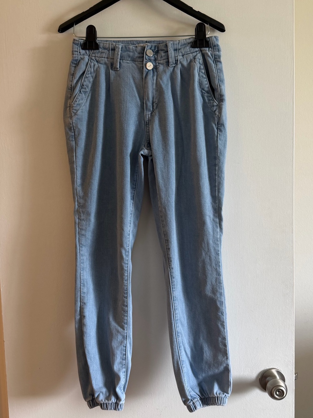 PAIGE Lightwash Pleated Mayslie Double Button Denim Jogger size 24 EUC